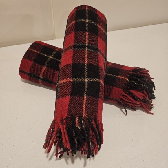 VTG Wool Blankets - Lot of 2 Matching 50"x60" Tartan Plaid Red Black Fringe Wool - Picture 1 of 7